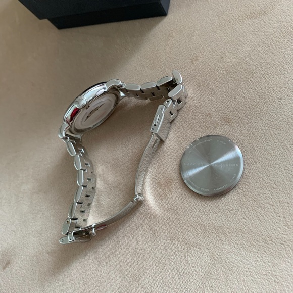 MARC JACOBS SILVER WATCH - Picture 8 of 10